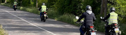 Leçon avec moniteur moto sur route